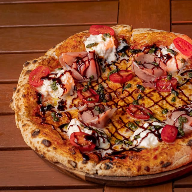 Pia's Pizza.