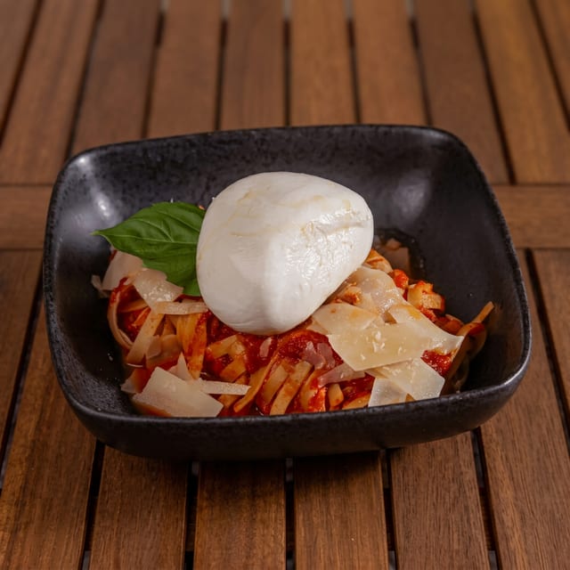 Fettuccine Pomodoro C/Burrata.